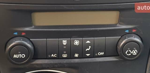 Серый Рено Лагуна, объемом двигателя 2 л и пробегом 150 тыс. км за 5200 $, фото 6 на Automoto.ua