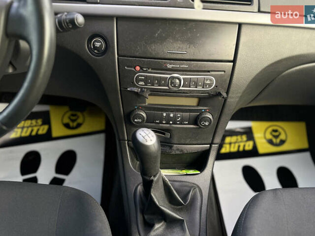 Рено Лагуна 2006 в Мукачеве на Automoto.ua Серый Рено Лагуна, объемом двигателя 1.6 л и пробегом 210 тыс. км за 4650 $, фото 17 на Automoto.ua