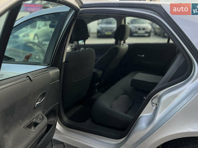 Рено Лагуна 2006 в Мукачеве на Automoto.ua Серый Рено Лагуна, объемом двигателя 1.6 л и пробегом 210 тыс. км за 4650 $, фото 10 на Automoto.ua