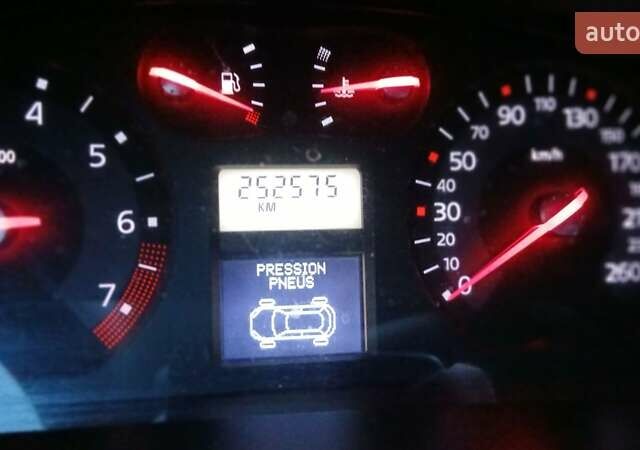 Сірий Рено Лагуна, об'ємом двигуна 1.6 л та пробігом 252 тис. км за 3900 $, фото 16 на Automoto.ua