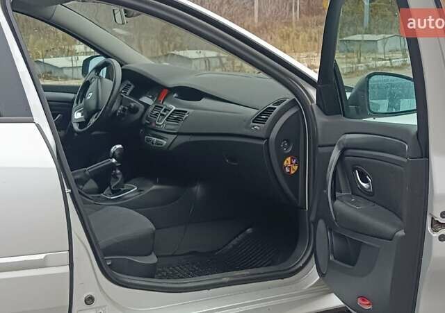 Серый Рено Лагуна, объемом двигателя 1.46 л и пробегом 345 тыс. км за 5300 $, фото 11 на Automoto.ua