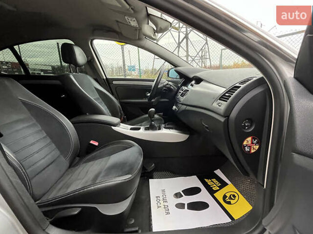 Серый Рено Лагуна, объемом двигателя 2 л и пробегом 227 тыс. км за 5550 $, фото 17 на Automoto.ua