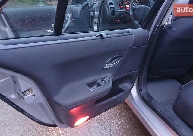 Сірий Рено Лагуна, об'ємом двигуна 1.6 л та пробігом 252 тис. км за 3900 $, фото 30 на Automoto.ua