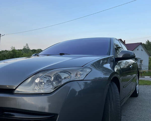 Серый Рено Лагуна, объемом двигателя 2 л и пробегом 250 тыс. км за 5700 $, фото 4 на Automoto.ua