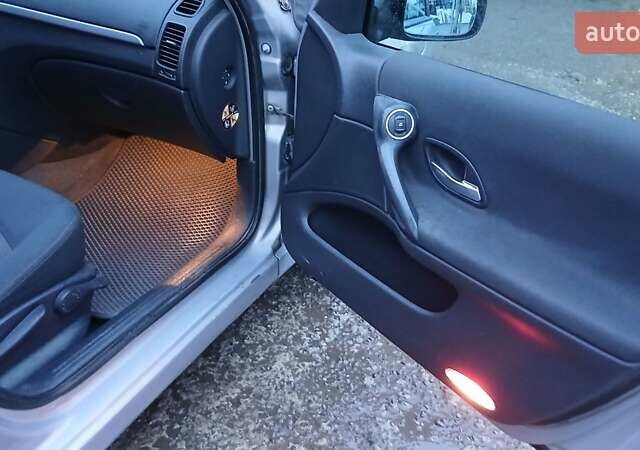 Сірий Рено Лагуна, об'ємом двигуна 1.6 л та пробігом 252 тис. км за 3900 $, фото 23 на Automoto.ua
