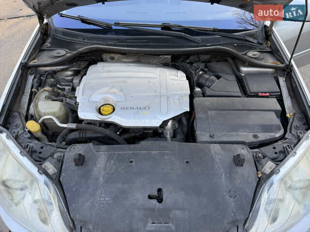 Серый Рено Лагуна, объемом двигателя 2 л и пробегом 315 тыс. км за 4300 $, фото 9 на Automoto.ua
