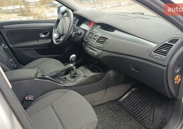 Серый Рено Лагуна, объемом двигателя 1.46 л и пробегом 345 тыс. км за 5300 $, фото 12 на Automoto.ua