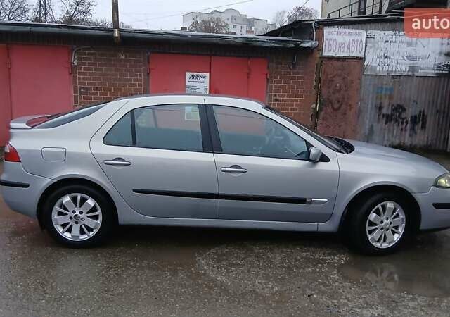 Сірий Рено Лагуна, об'ємом двигуна 1.6 л та пробігом 252 тис. км за 3900 $, фото 1 на Automoto.ua