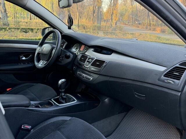 Серый Рено Лагуна, объемом двигателя 2 л и пробегом 315 тыс. км за 4300 $, фото 4 на Automoto.ua