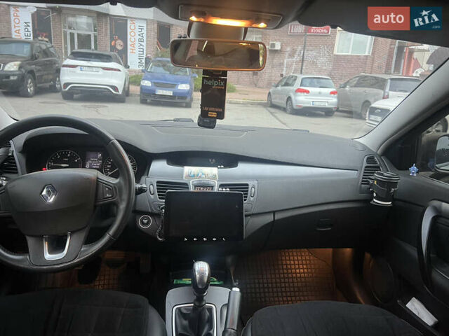 Серый Рено Лагуна, объемом двигателя 1.46 л и пробегом 260 тыс. км за 5400 $, фото 4 на Automoto.ua