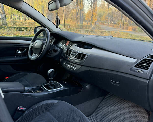 Серый Рено Лагуна, объемом двигателя 2 л и пробегом 315 тыс. км за 4300 $, фото 4 на Automoto.ua