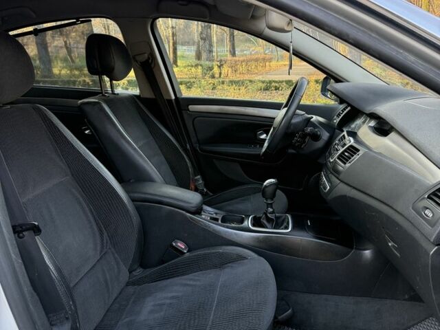 Серый Рено Лагуна, объемом двигателя 2 л и пробегом 315 тыс. км за 4300 $, фото 5 на Automoto.ua