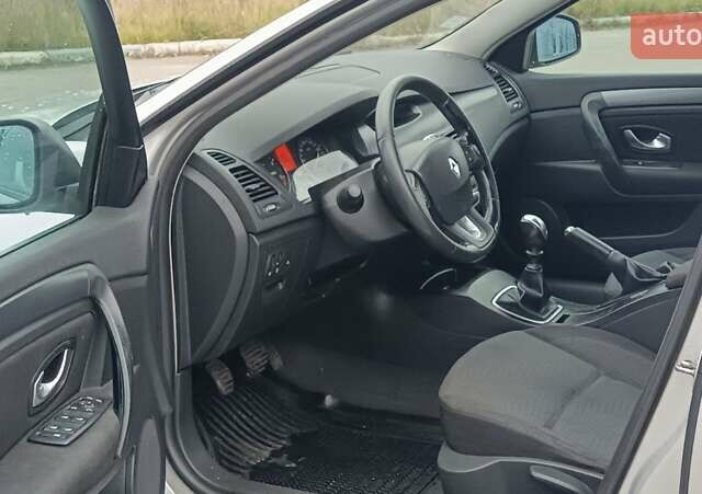 Серый Рено Лагуна, объемом двигателя 1.46 л и пробегом 345 тыс. км за 5300 $, фото 14 на Automoto.ua