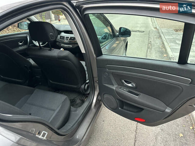 Серый Рено Лагуна, объемом двигателя 1.46 л и пробегом 272 тыс. км за 4600 $, фото 15 на Automoto.ua