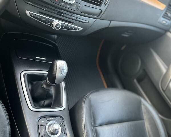 Серый Рено Лагуна, объемом двигателя 2 л и пробегом 271 тыс. км за 5700 $, фото 24 на Automoto.ua