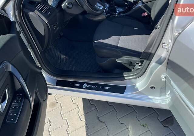 Сірий Рено Лагуна, об'ємом двигуна 2 л та пробігом 360 тис. км за 6200 $, фото 22 на Automoto.ua