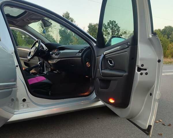 Серый Рено Лагуна, объемом двигателя 1.5 л и пробегом 277 тыс. км за 5850 $, фото 18 на Automoto.ua