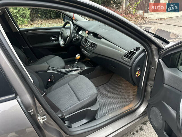 Серый Рено Лагуна, объемом двигателя 1.46 л и пробегом 272 тыс. км за 4600 $, фото 11 на Automoto.ua