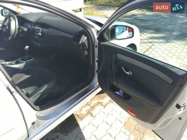 Сірий Рено Лагуна, об'ємом двигуна 2 л та пробігом 242 тис. км за 6300 $, фото 4 на Automoto.ua