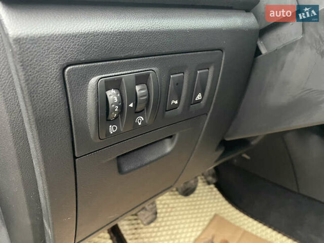 Сірий Рено Лагуна, об'ємом двигуна 1.46 л та пробігом 246 тис. км за 4777 $, фото 26 на Automoto.ua