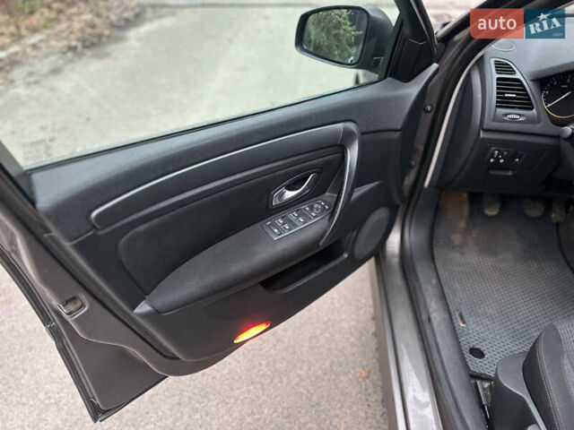 Серый Рено Лагуна, объемом двигателя 1.46 л и пробегом 272 тыс. км за 4600 $, фото 9 на Automoto.ua