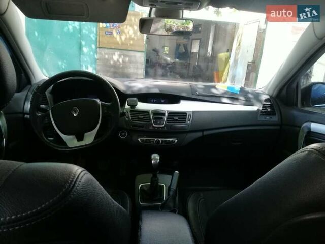 Серый Рено Лагуна, объемом двигателя 2 л и пробегом 183 тыс. км за 5500 $, фото 3 на Automoto.ua