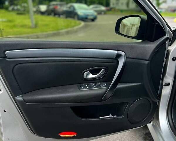 Серый Рено Лагуна, объемом двигателя 2 л и пробегом 314 тыс. км за 4999 $, фото 11 на Automoto.ua