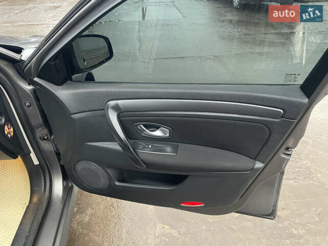 Сірий Рено Лагуна, об'ємом двигуна 1.46 л та пробігом 246 тис. км за 4777 $, фото 18 на Automoto.ua