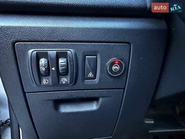 Серый Рено Лагуна, объемом двигателя 2 л и пробегом 314 тыс. км за 5350 $, фото 15 на Automoto.ua