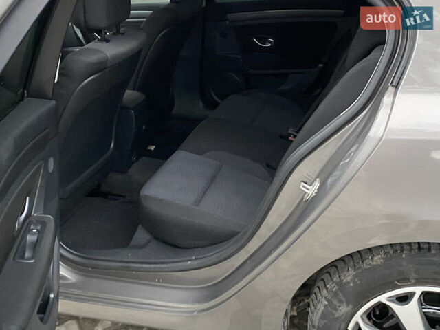 Сірий Рено Лагуна, об'ємом двигуна 2 л та пробігом 388 тис. км за 5300 $, фото 13 на Automoto.ua