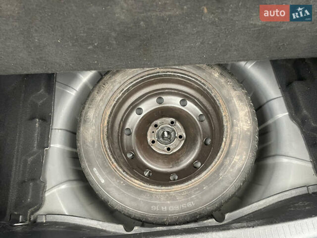 Сірий Рено Лагуна, об'ємом двигуна 1.46 л та пробігом 246 тис. км за 4777 $, фото 28 на Automoto.ua