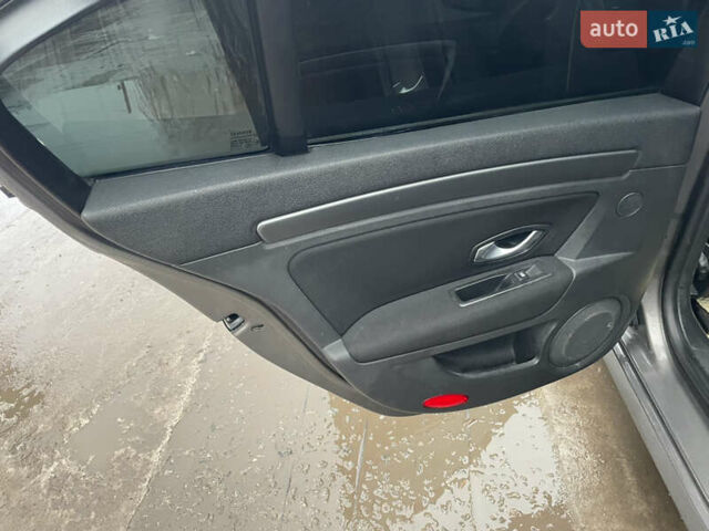 Сірий Рено Лагуна, об'ємом двигуна 1.46 л та пробігом 246 тис. км за 4777 $, фото 21 на Automoto.ua