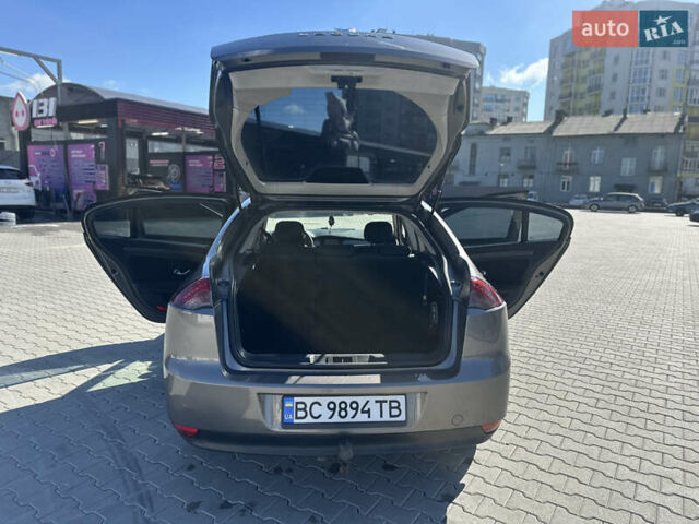 Серый Рено Лагуна, объемом двигателя 1.46 л и пробегом 258 тыс. км за 5200 $, фото 21 на Automoto.ua