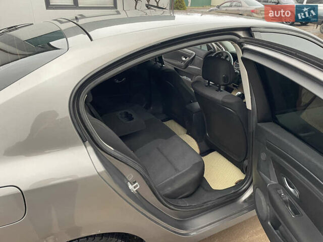 Сірий Рено Лагуна, об'ємом двигуна 1.46 л та пробігом 246 тис. км за 4777 $, фото 20 на Automoto.ua