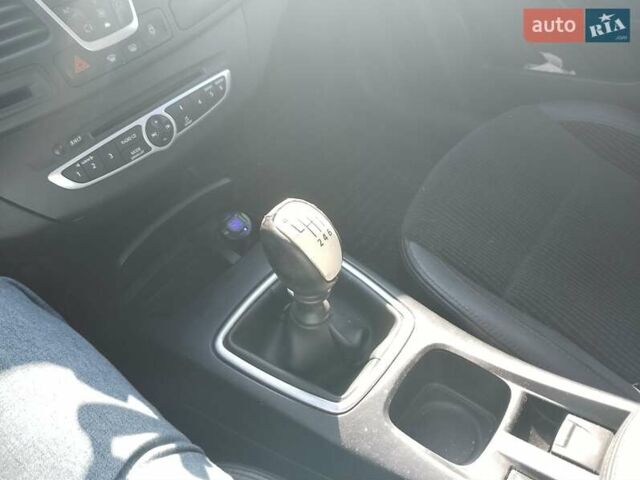 Сірий Рено Лагуна, об'ємом двигуна 2 л та пробігом 242 тис. км за 6300 $, фото 9 на Automoto.ua