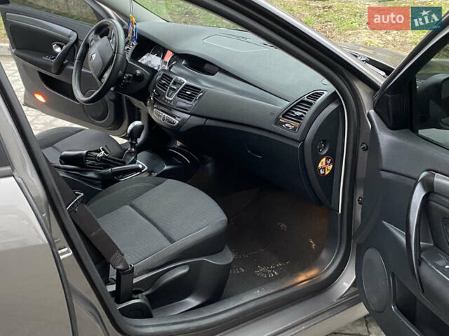 Сірий Рено Лагуна, об'ємом двигуна 2 л та пробігом 388 тис. км за 5300 $, фото 11 на Automoto.ua