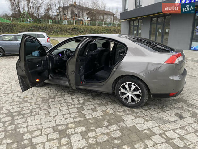 Сірий Рено Лагуна, об'ємом двигуна 2 л та пробігом 388 тис. км за 5300 $, фото 17 на Automoto.ua
