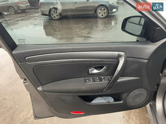 Сірий Рено Лагуна, об'ємом двигуна 1.5 л та пробігом 246 тис. км за 4999 $, фото 17 на Automoto.ua