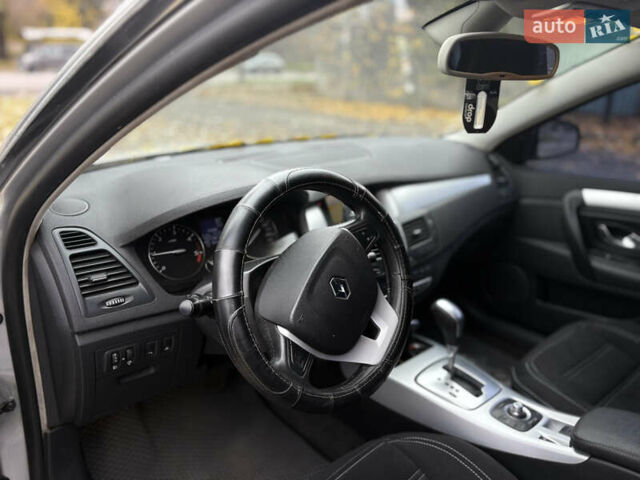 Серый Рено Лагуна, объемом двигателя 2 л и пробегом 299 тыс. км за 6800 $, фото 6 на Automoto.ua