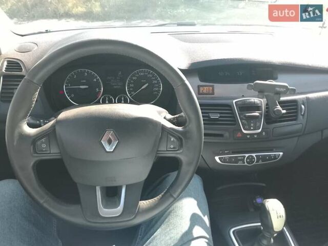 Сірий Рено Лагуна, об'ємом двигуна 2 л та пробігом 242 тис. км за 6300 $, фото 5 на Automoto.ua