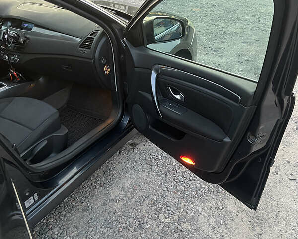 Серый Рено Лагуна, объемом двигателя 1.5 л и пробегом 256 тыс. км за 6000 $, фото 15 на Automoto.ua