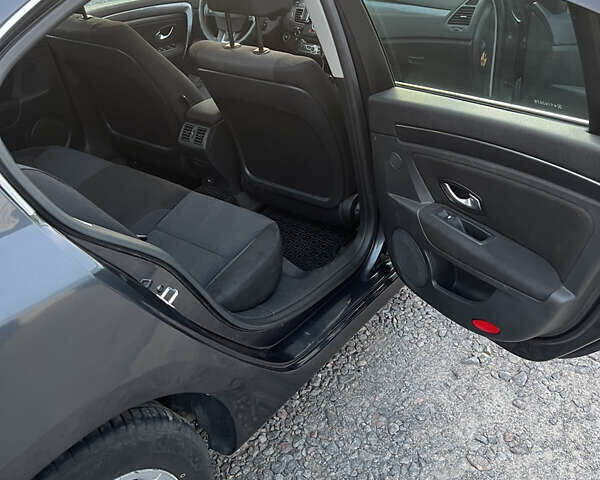 Серый Рено Лагуна, объемом двигателя 1.5 л и пробегом 256 тыс. км за 6000 $, фото 13 на Automoto.ua