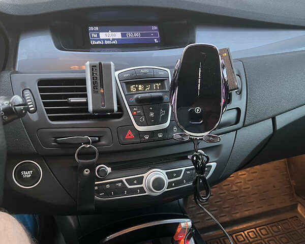 Серый Рено Лагуна, объемом двигателя 1.5 л и пробегом 256 тыс. км за 6000 $, фото 23 на Automoto.ua