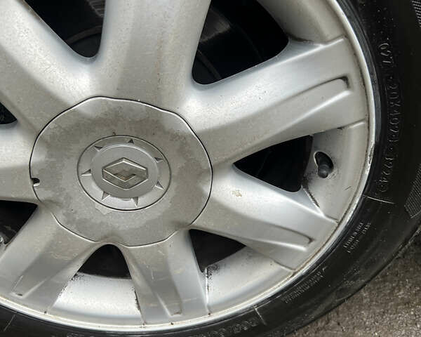 Серый Рено Лагуна, объемом двигателя 1.5 л и пробегом 256 тыс. км за 6000 $, фото 1 на Automoto.ua