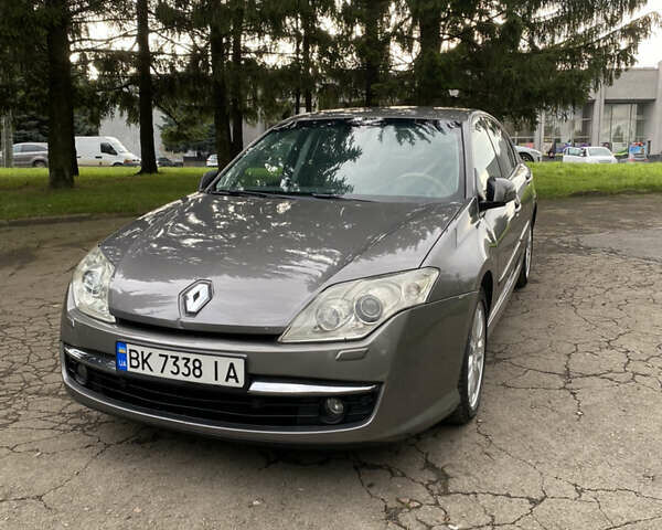 Серый Рено Лагуна, объемом двигателя 2 л и пробегом 314 тыс. км за 5999 $, фото 2 на Automoto.ua