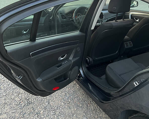 Серый Рено Лагуна, объемом двигателя 1.5 л и пробегом 256 тыс. км за 6000 $, фото 19 на Automoto.ua