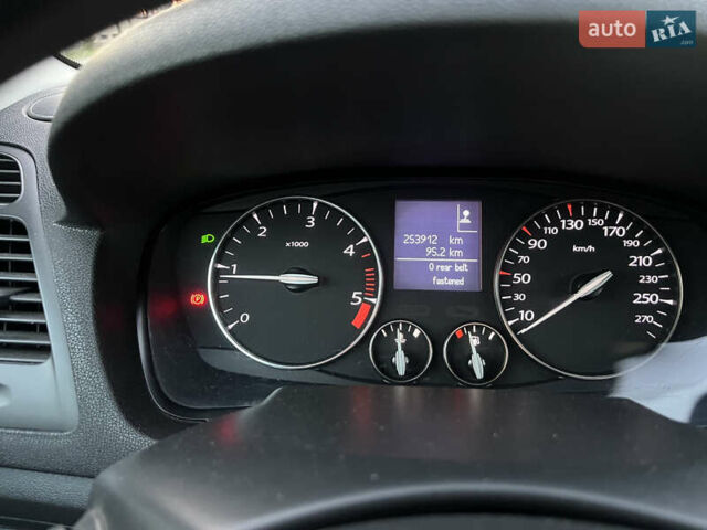 Серый Рено Лагуна, объемом двигателя 1.5 л и пробегом 256 тыс. км за 6000 $, фото 37 на Automoto.ua