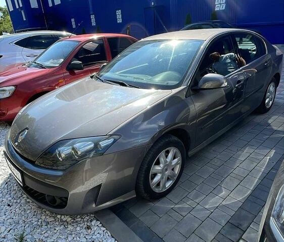 Серый Рено Лагуна, объемом двигателя 1.5 л и пробегом 232 тыс. км за 6400 $, фото 3 на Automoto.ua