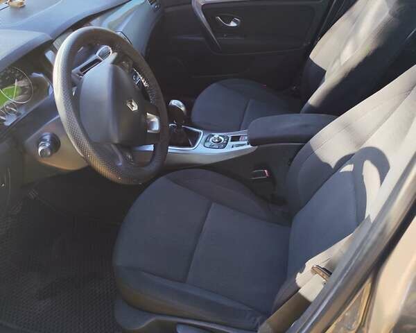 Сірий Рено Лагуна, об'ємом двигуна 1.5 л та пробігом 277 тис. км за 5800 $, фото 2 на Automoto.ua
