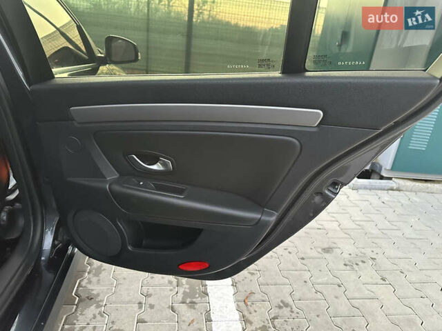 Серый Рено Лагуна, объемом двигателя 1.5 л и пробегом 241 тыс. км за 7100 $, фото 27 на Automoto.ua